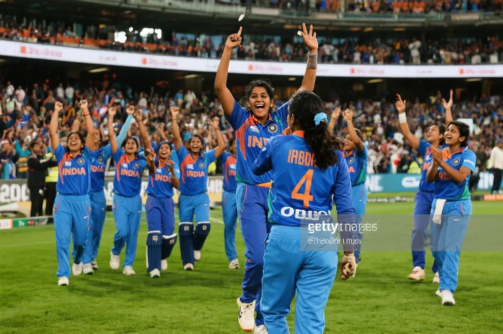 印度女子板球队庆祝胜利