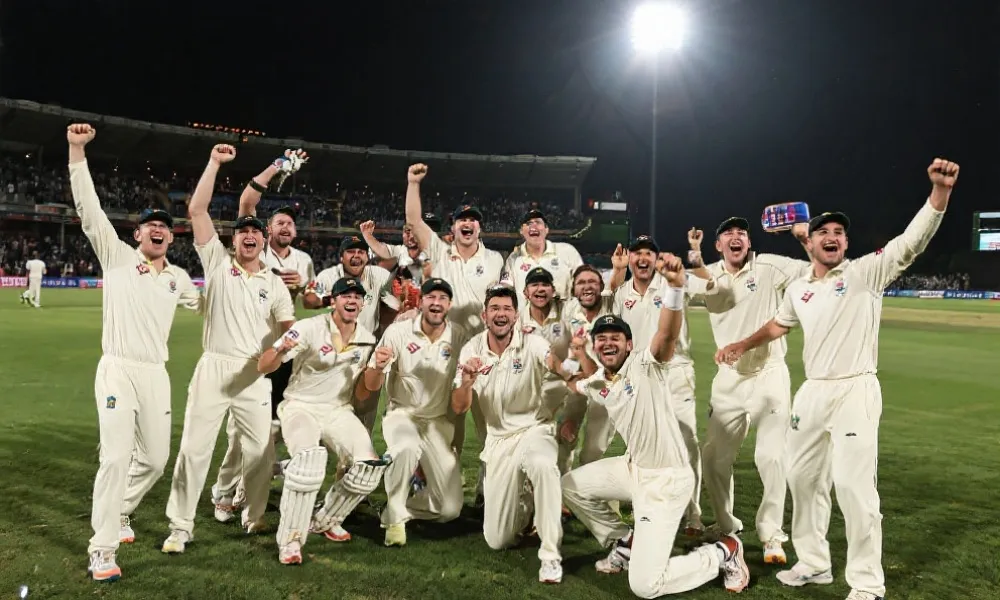 板球团队庆祝逆袭胜利